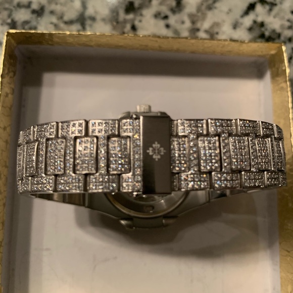 WATCH - Picture 3 of 8